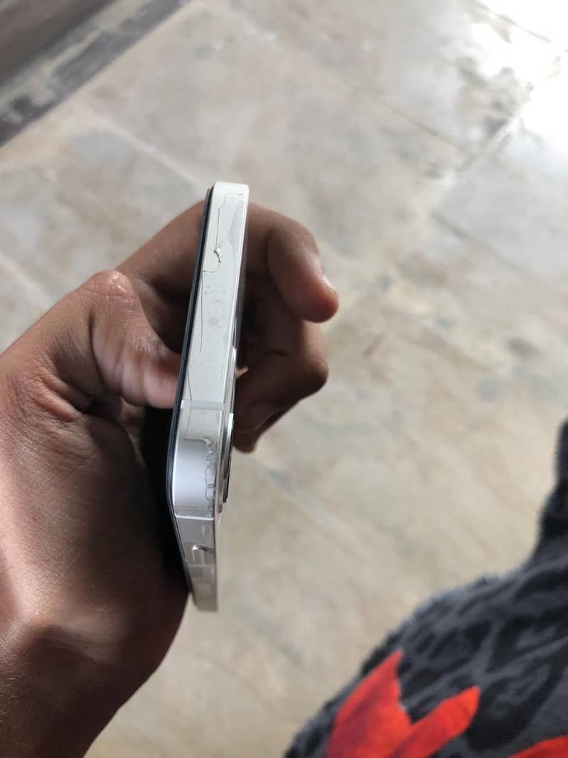 Apple iPhone 12 6