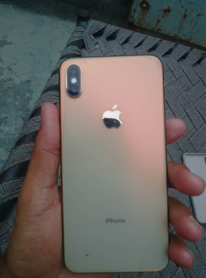 Apple iPhone XS Max 7