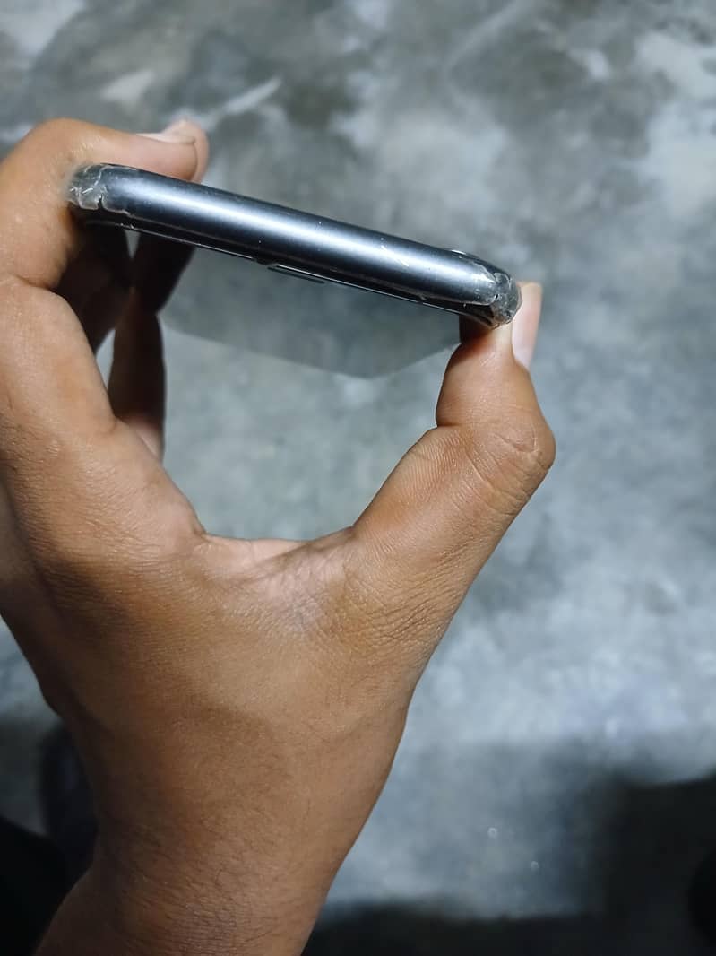 Apple iPhone 11 3