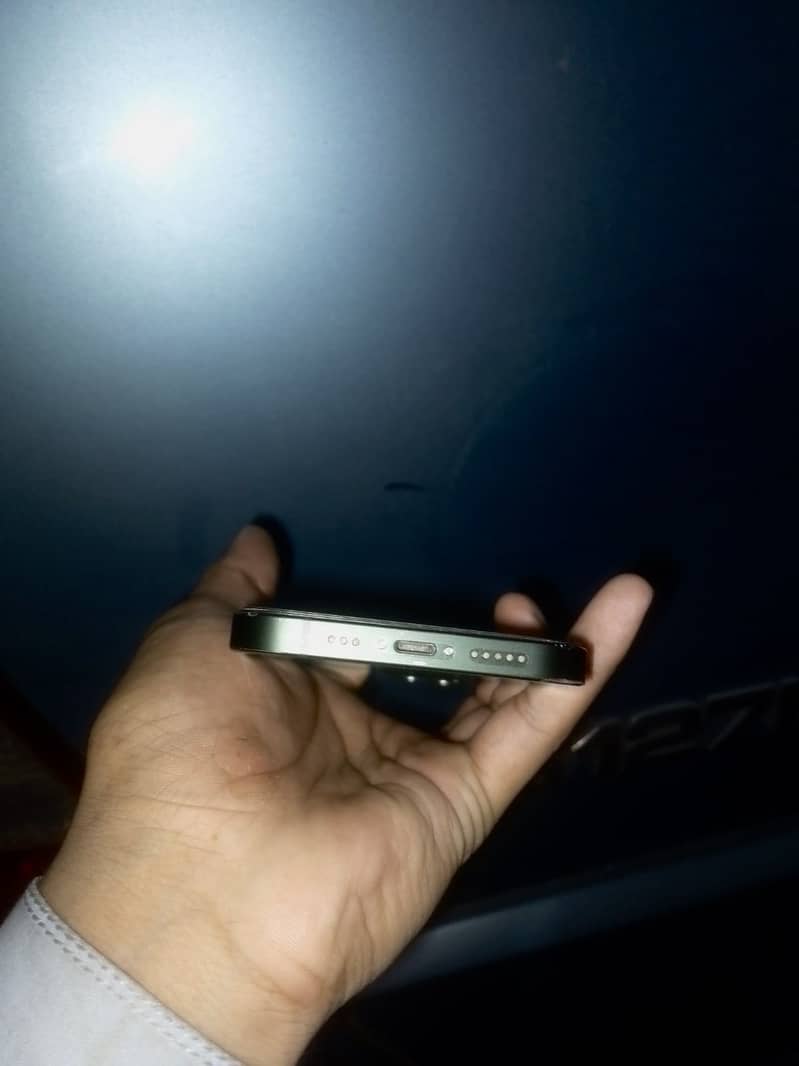 Apple iPhone 13 1