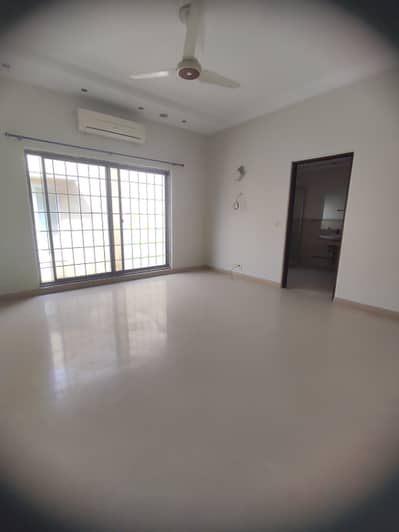 BEAUTIFUL 1 KANAL UPPER PORTION AVAILABLE FOR RENT IN DHA PHASE 1