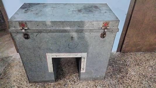 Delivery box /storage box for salesman / paiti