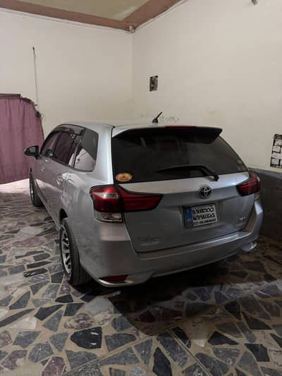 Toyota fielder hybrid 2017