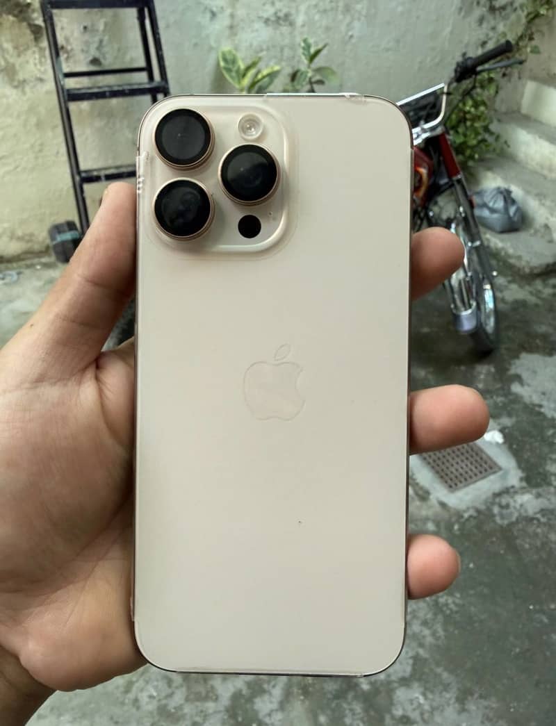 Apple iPhone 16 Pro Max 2