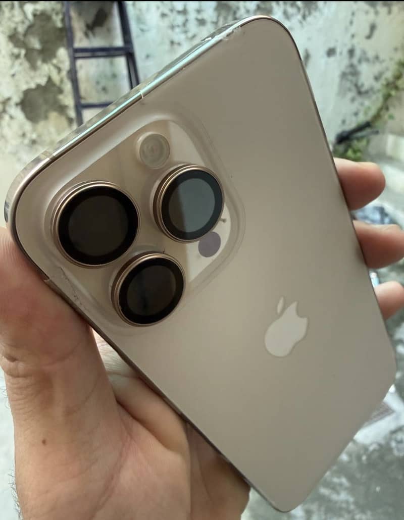 Apple iPhone 16 Pro Max 3