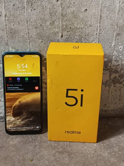 Realme 5i 4 GB 64 gb with box only front camera ma dust hai