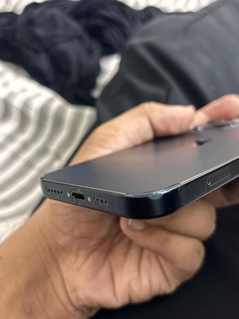 iPhone 13 3