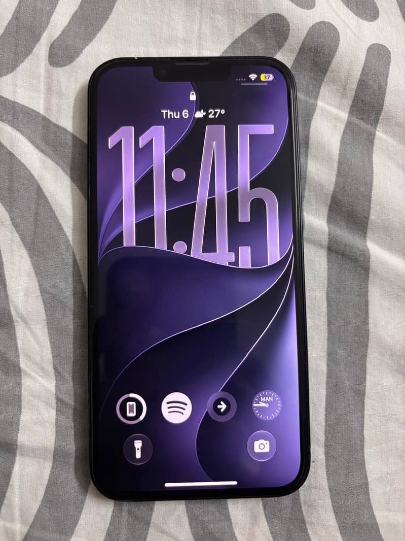 iPhone 13 4