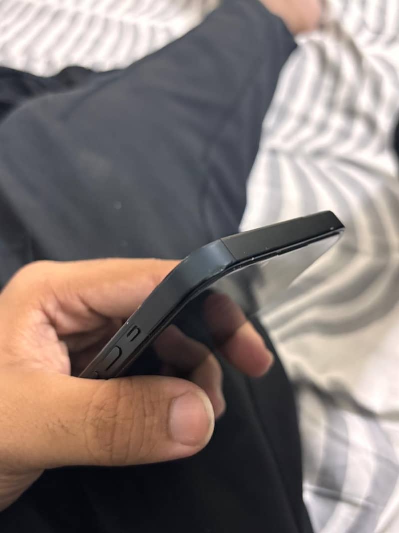 iPhone 13 8