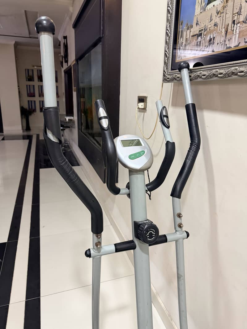 Cross trainer exercise machine 3