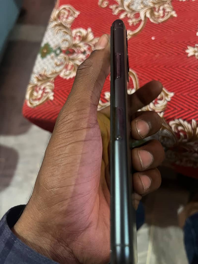Apple iPhone 11 Pro 3