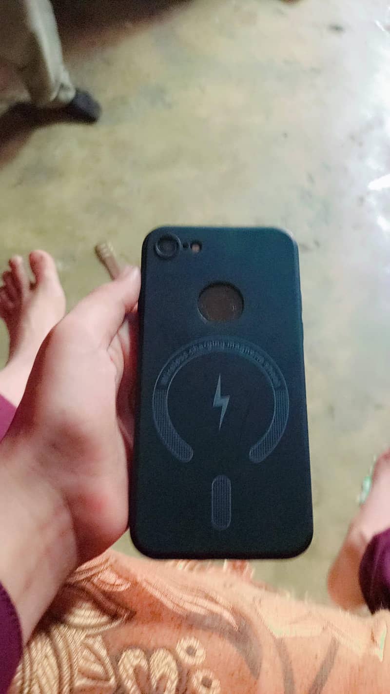 Apple iPhone 7 0