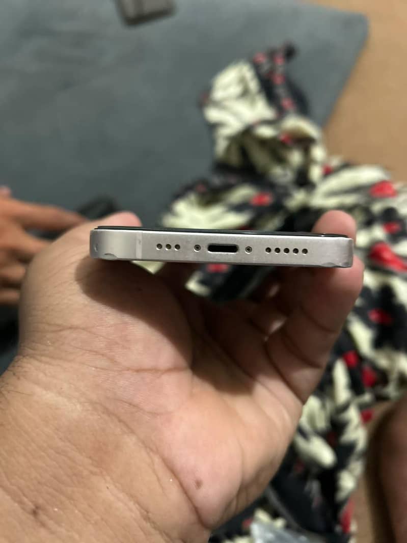 Apple iPhone 13 1