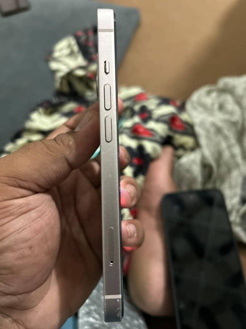 Apple iPhone 13 2