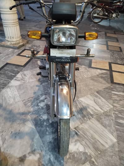Honda CD 70 2025