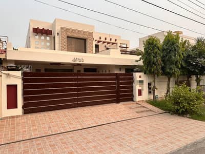KANAL LAVISH FULLY FURNISHED HOUSE AVAILABLE FOR RENT IN DHA PHASE 4.