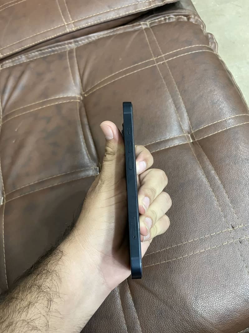 Apple iPhone 13 2