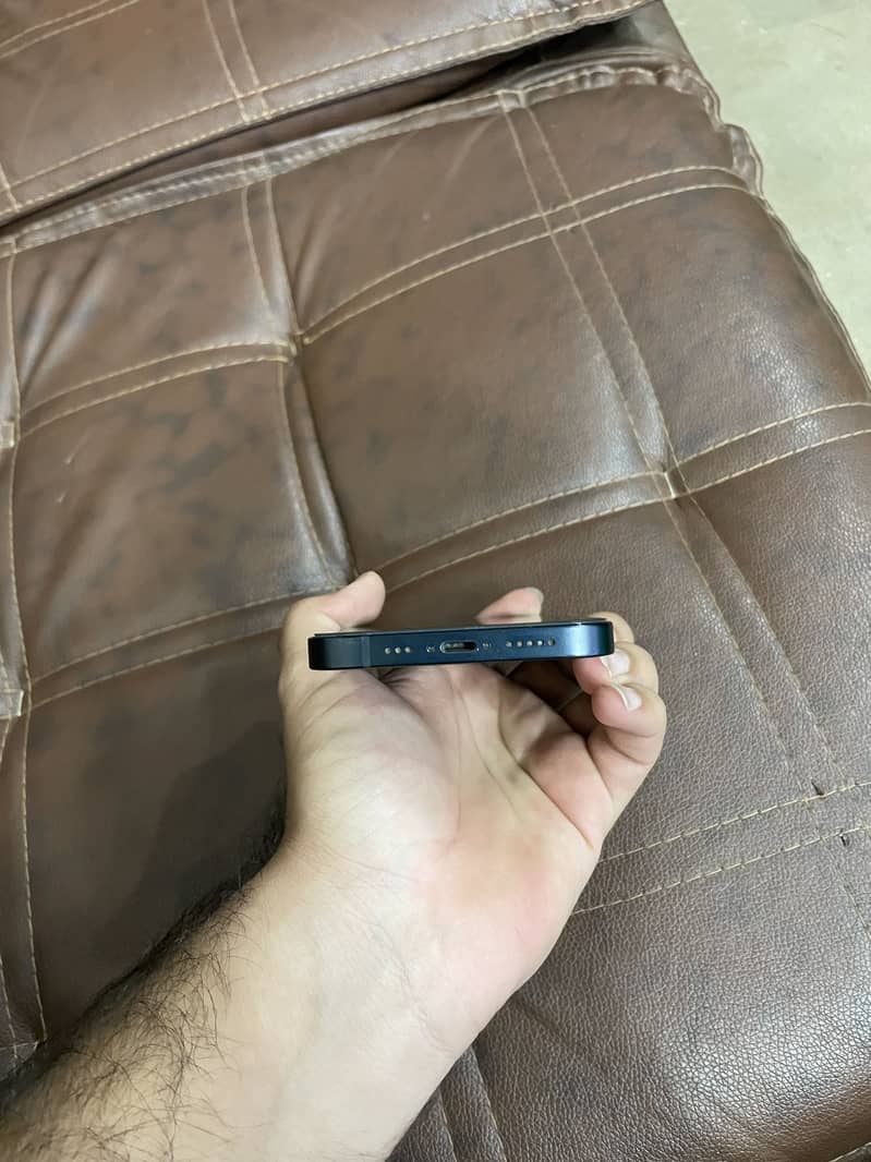Apple iPhone 13 4