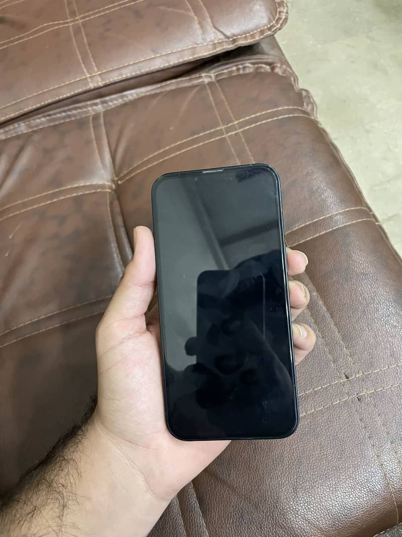 Apple iPhone 13 5