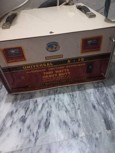UNIVERSAL. . STABLIZER  7000 WATTS