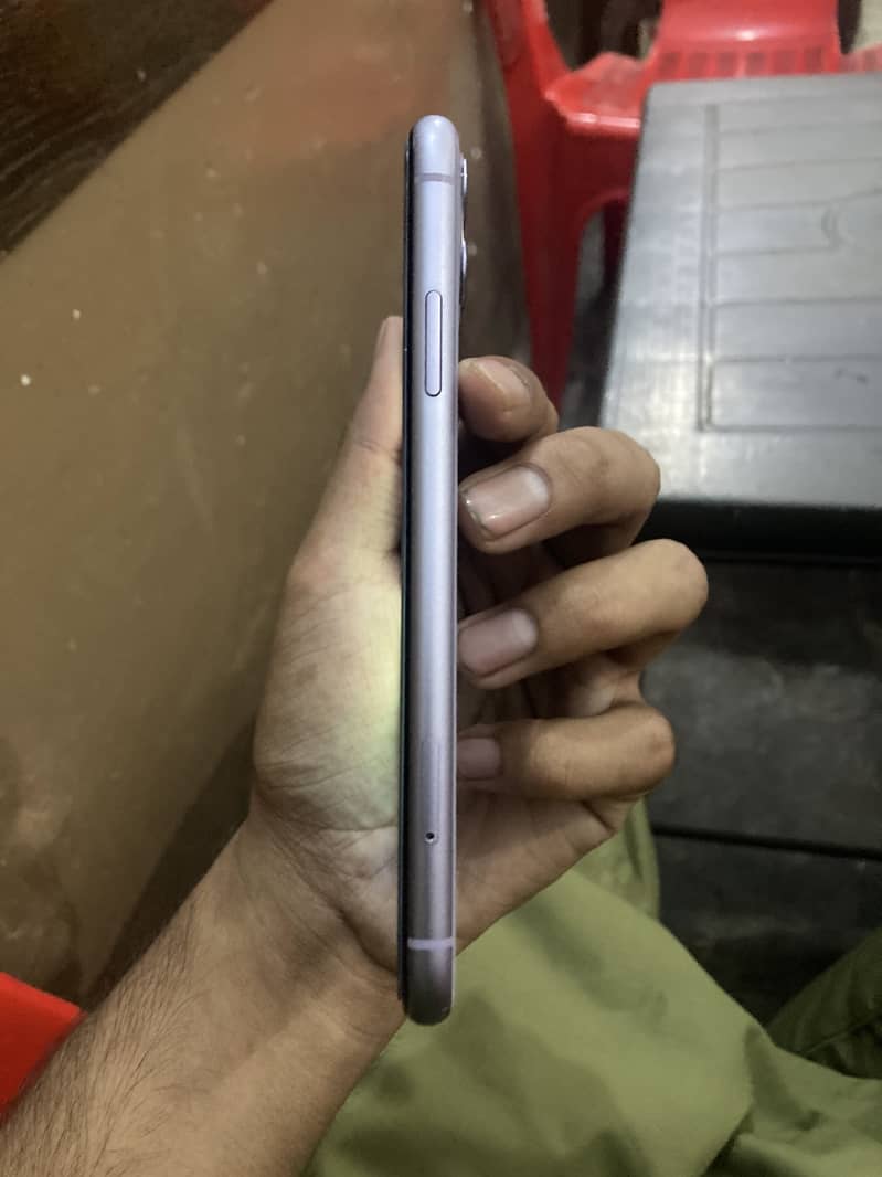 Apple iPhone 11 3