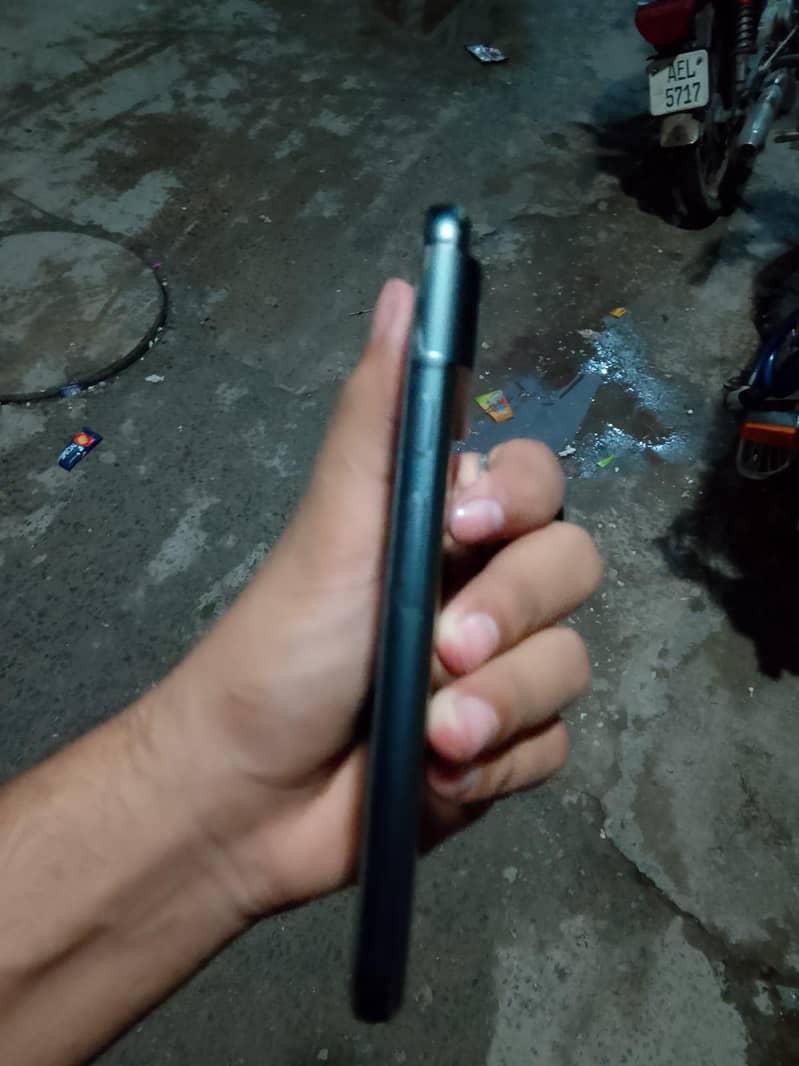 Google Pixel 8 4