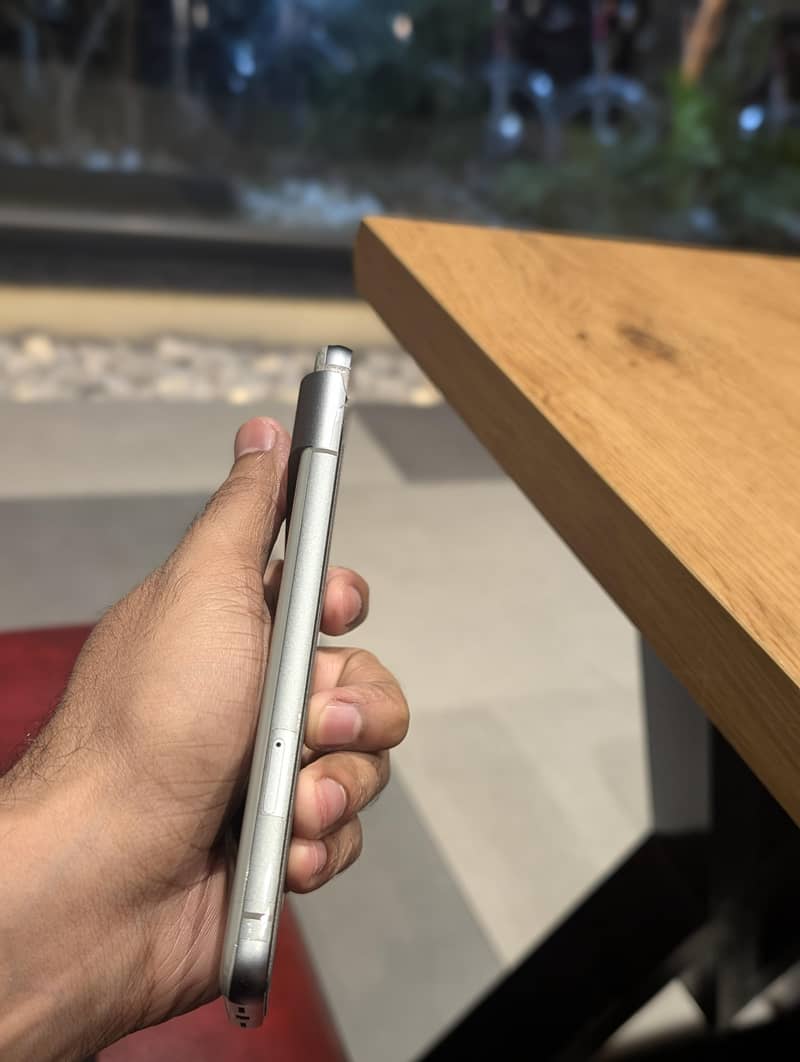 Google Pixel 8 4