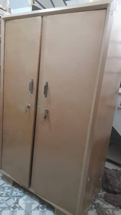 IRON ALMARI USED CONDITION. 20 HAZAR 03373113172