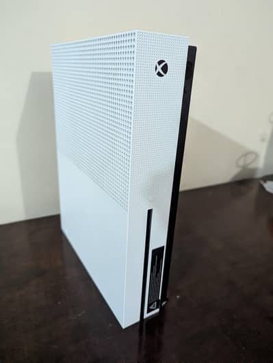 Xbox One S For sale 2 Controllers 7 Games Selaed pack Gaming console
