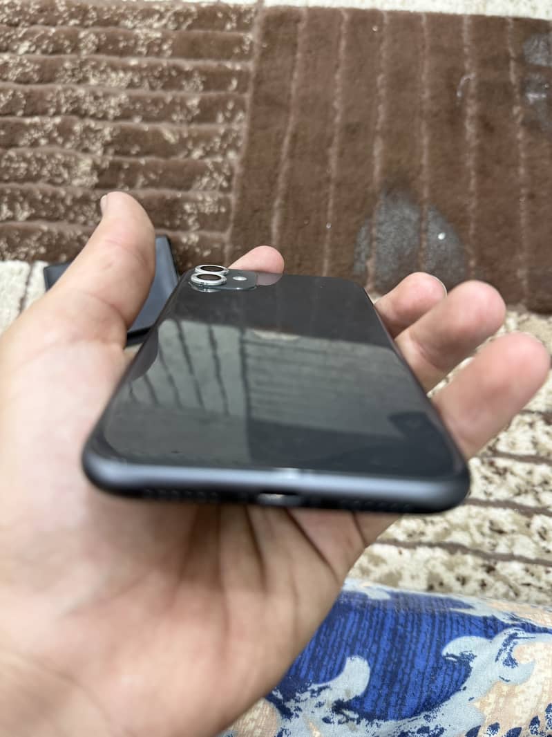 Apple iPhone 11 4