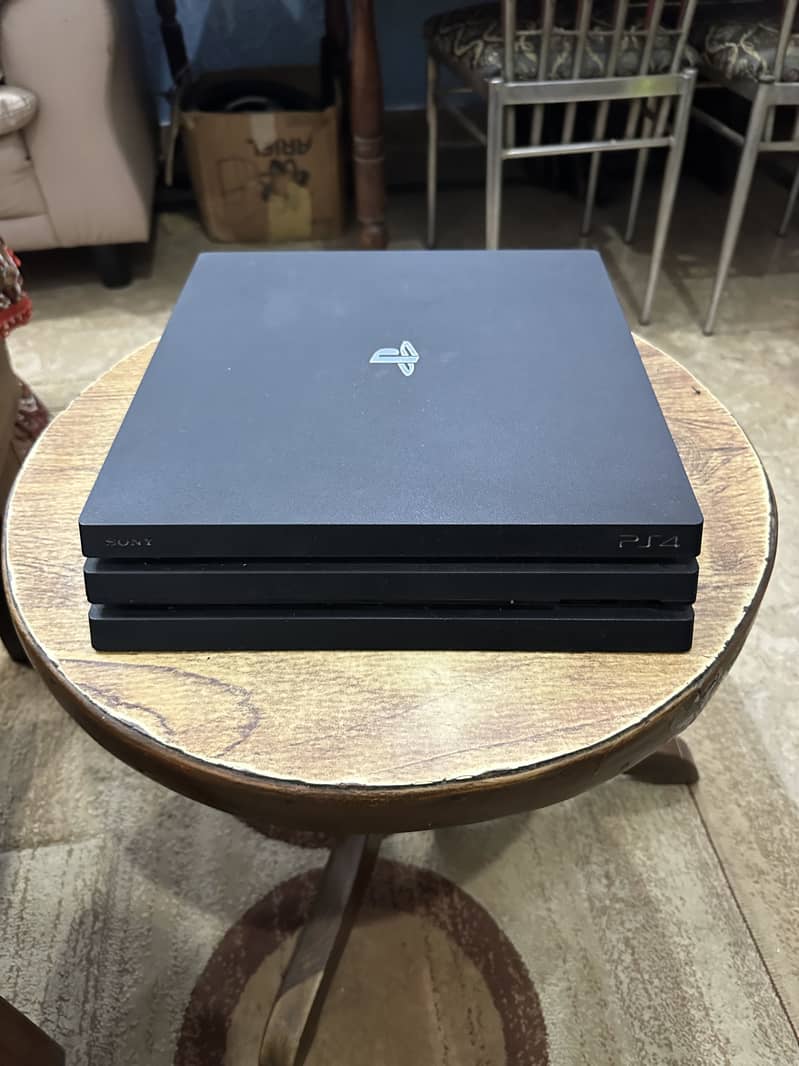 PS4 PRO 1TB WITH GAMES & CONTROLLER 1