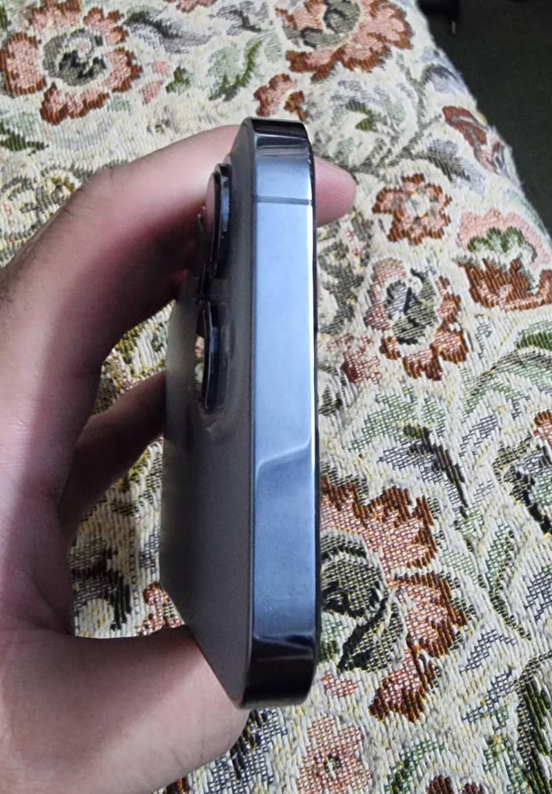 Apple iPhone 13 Pro 6
