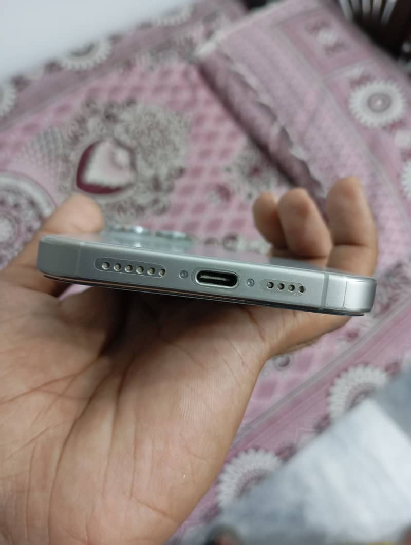 Apple iPhone 15 Pro Max 3