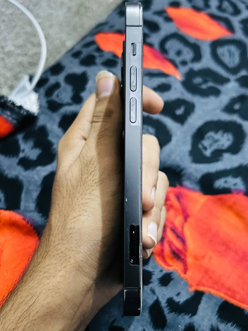 Apple iPhone 12 Pro 1