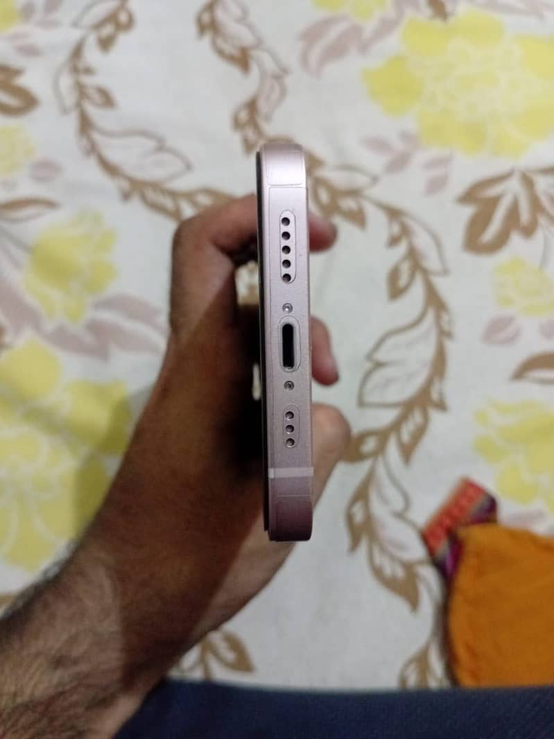 Apple iPhone 13 3