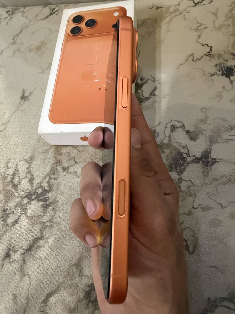 Apple iPhone 17 Pro Max 2