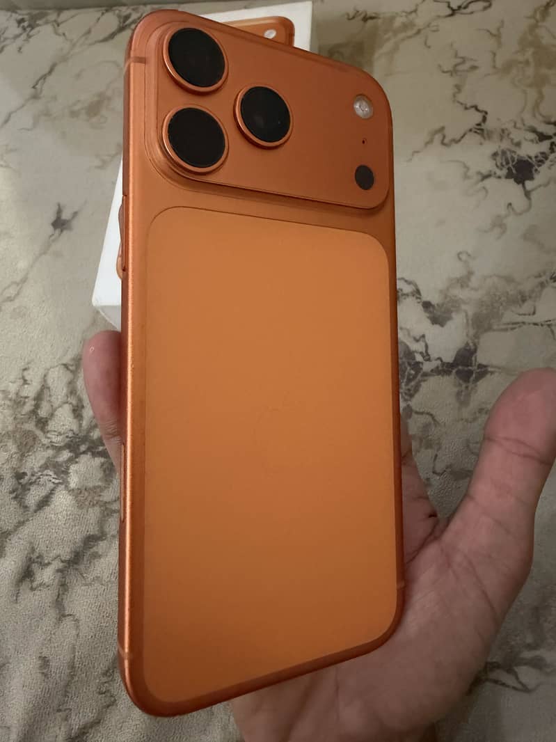 Apple iPhone 17 Pro Max 4