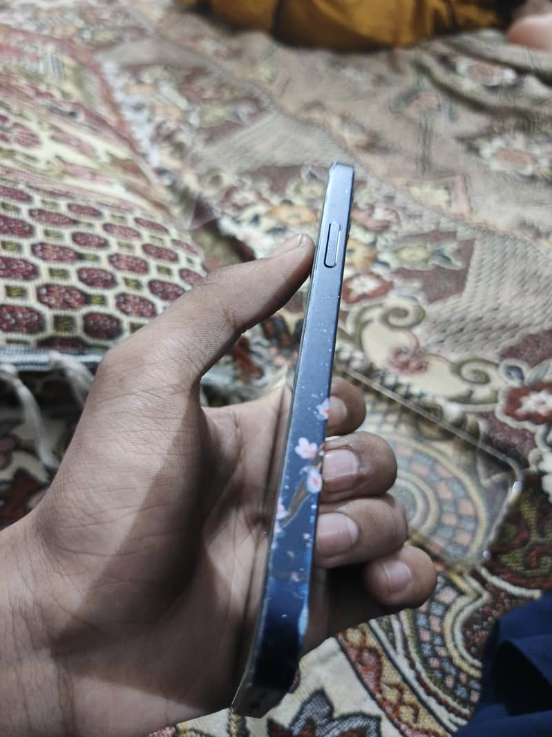 Apple iPhone 12 3