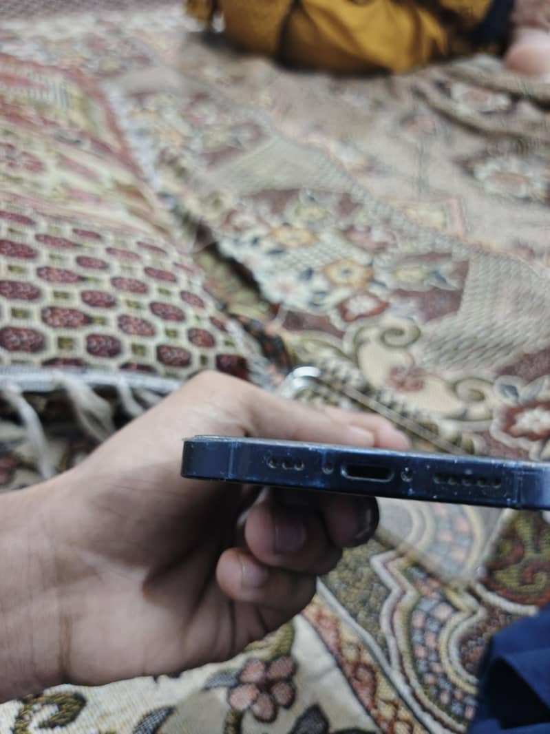 Apple iPhone 12 5