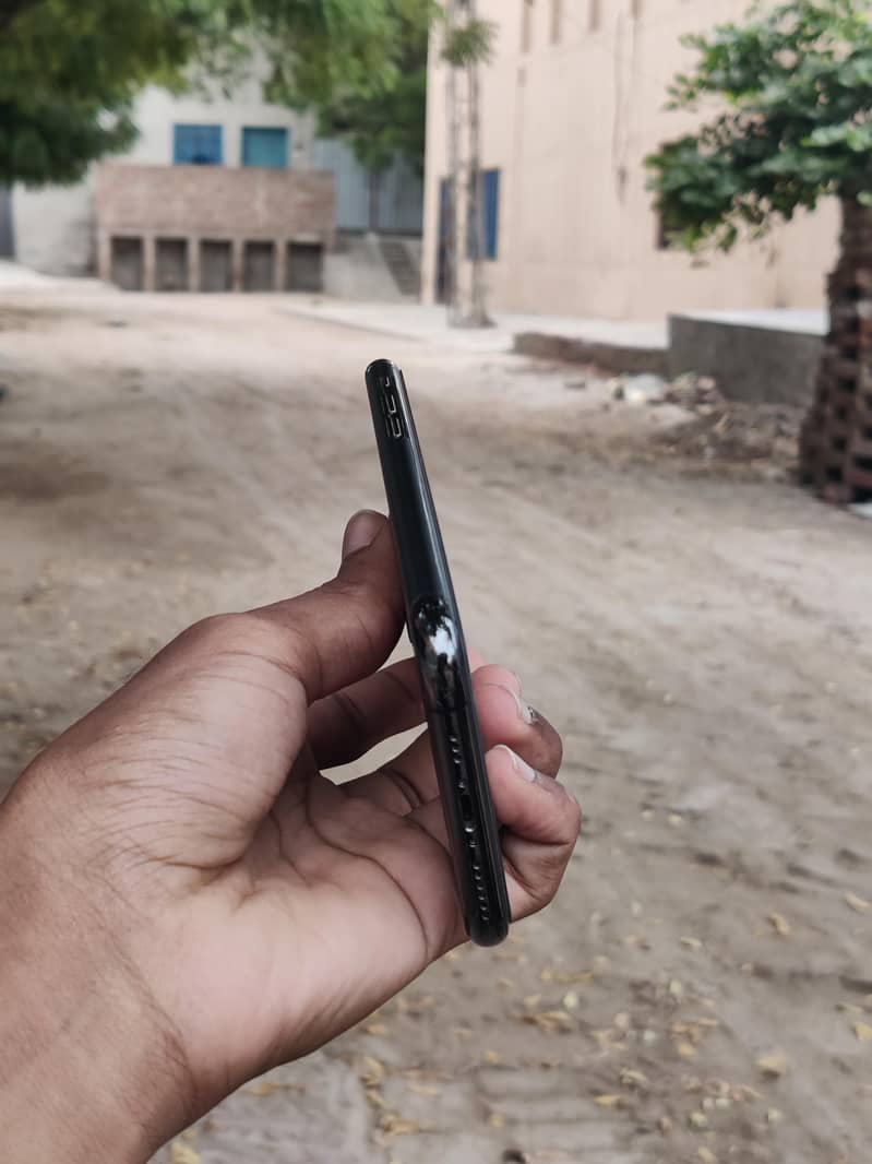 Apple iPhone 11 Pro 2