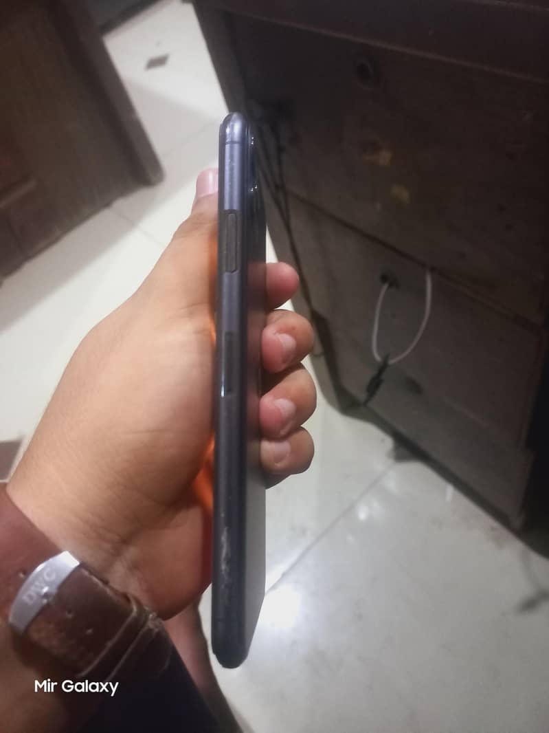 Apple iPhone 11 Pro Max 4
