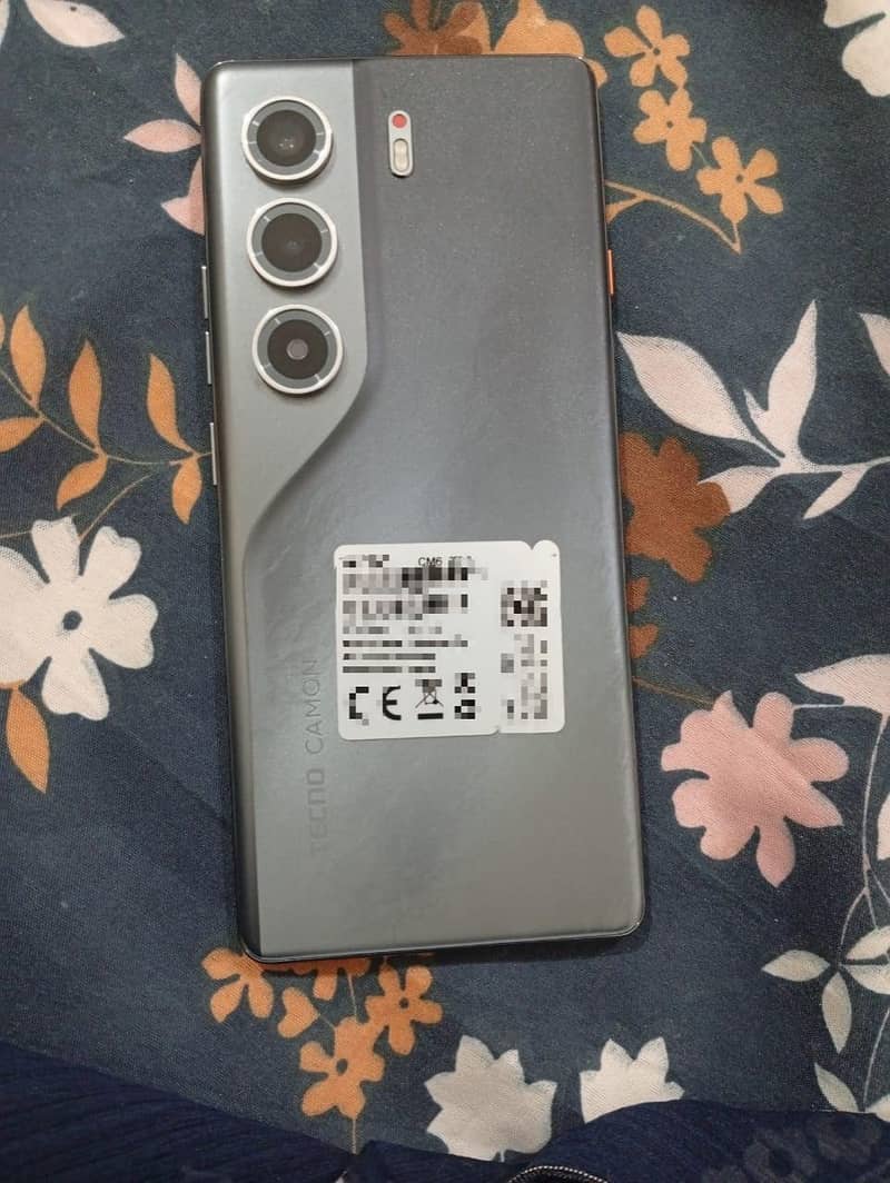 Tecno CAMON 40 Pro 1