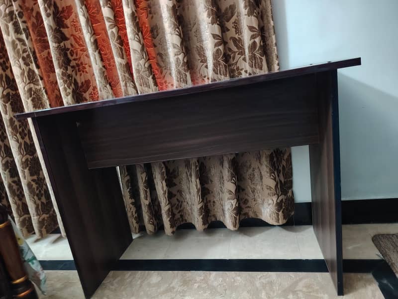 Computer Table 1