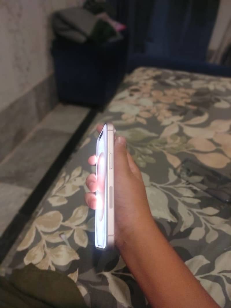 Apple iPhone 15 3
