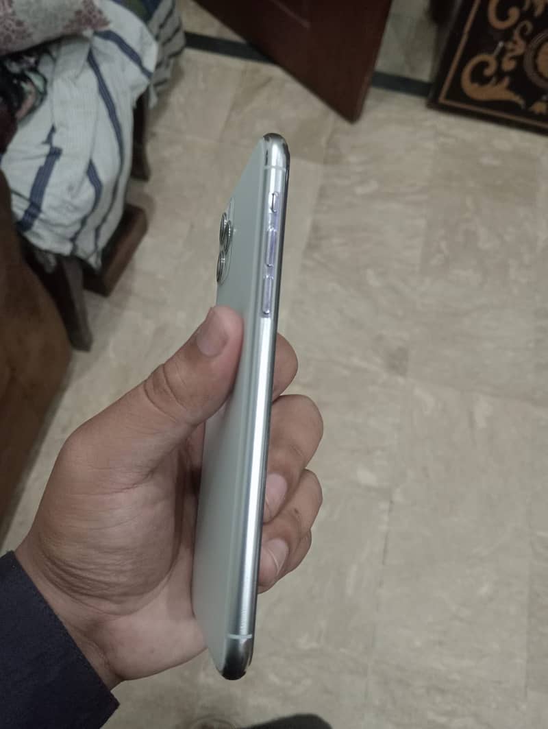 Apple iPhone 11 Pro Max 2