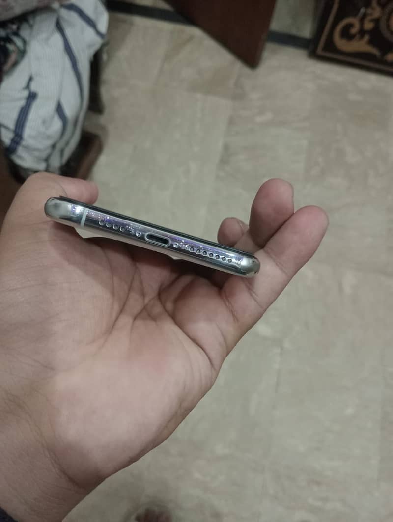 Apple iPhone 11 Pro Max 4