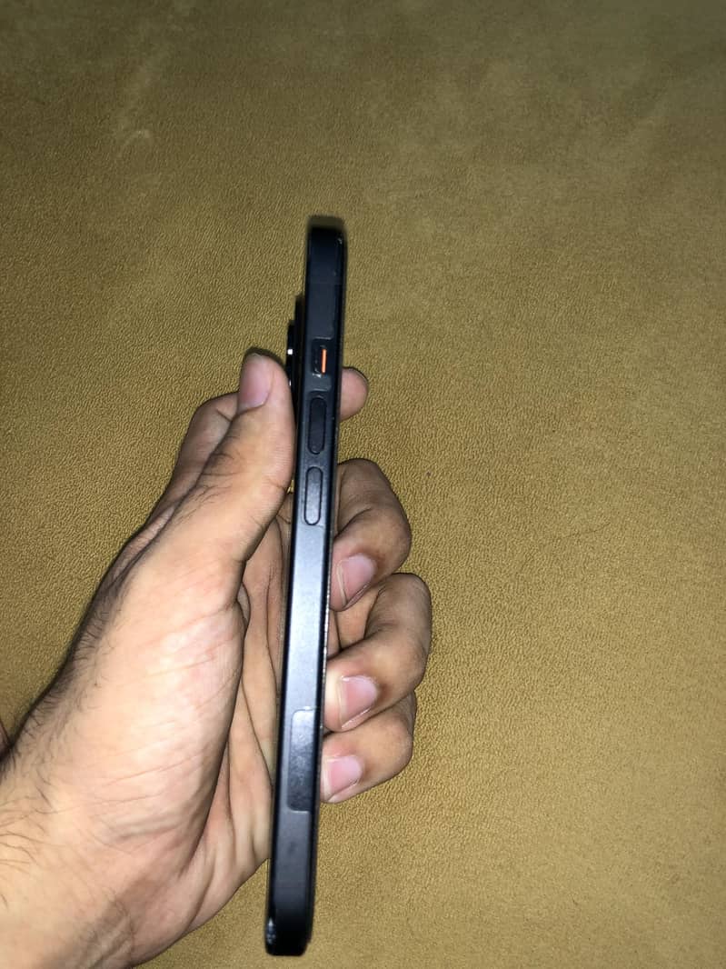 Apple iPhone 15 4