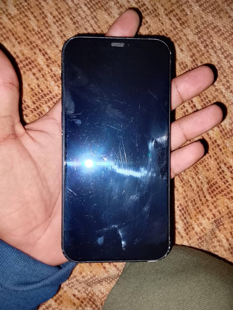 Apple iPhone 12 4