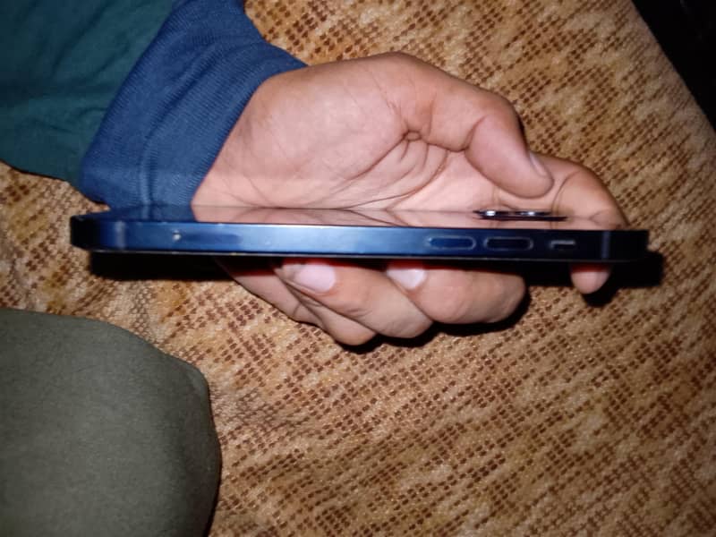 Apple iPhone 12 6