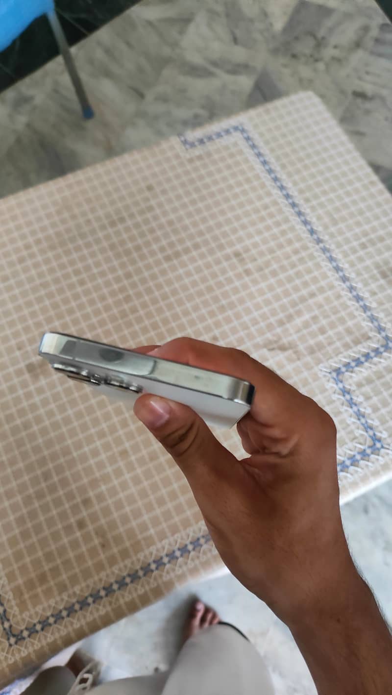 Apple iPhone 13 Pro Max 1